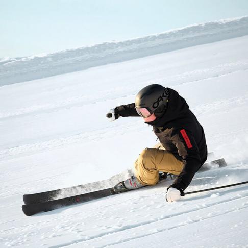 Van Deer | ALL | Bild | 2025-09 | Ski