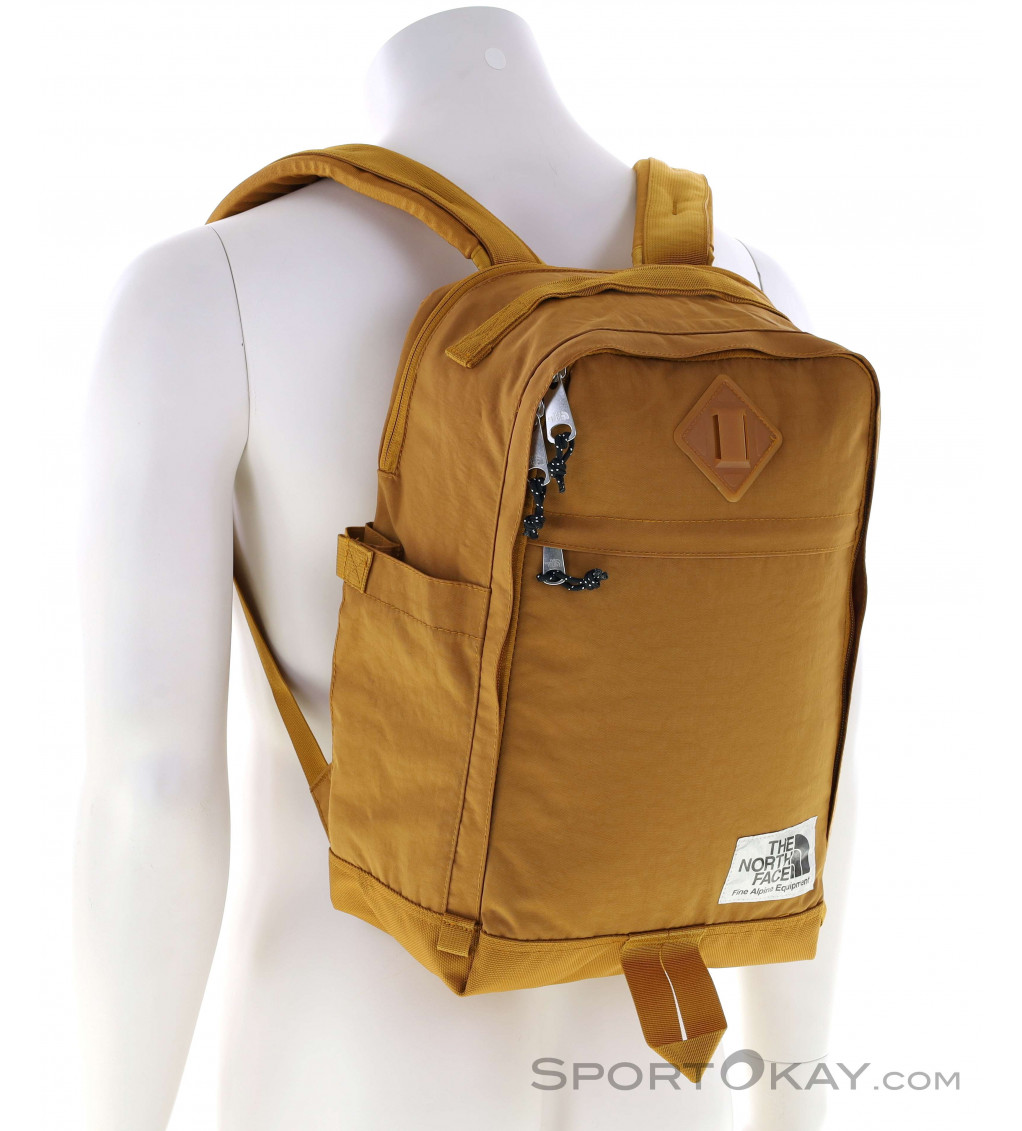 ★THE NORTH FACE / K BARKELEY Amazon.com: The North Face Berkeley Crossbody Bag, Brandy